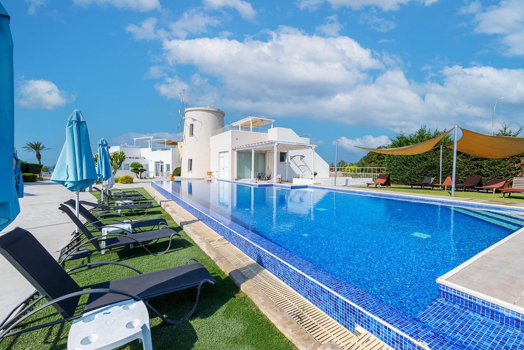 Blue Diamond Beach Villas Paphos Bagian luar foto