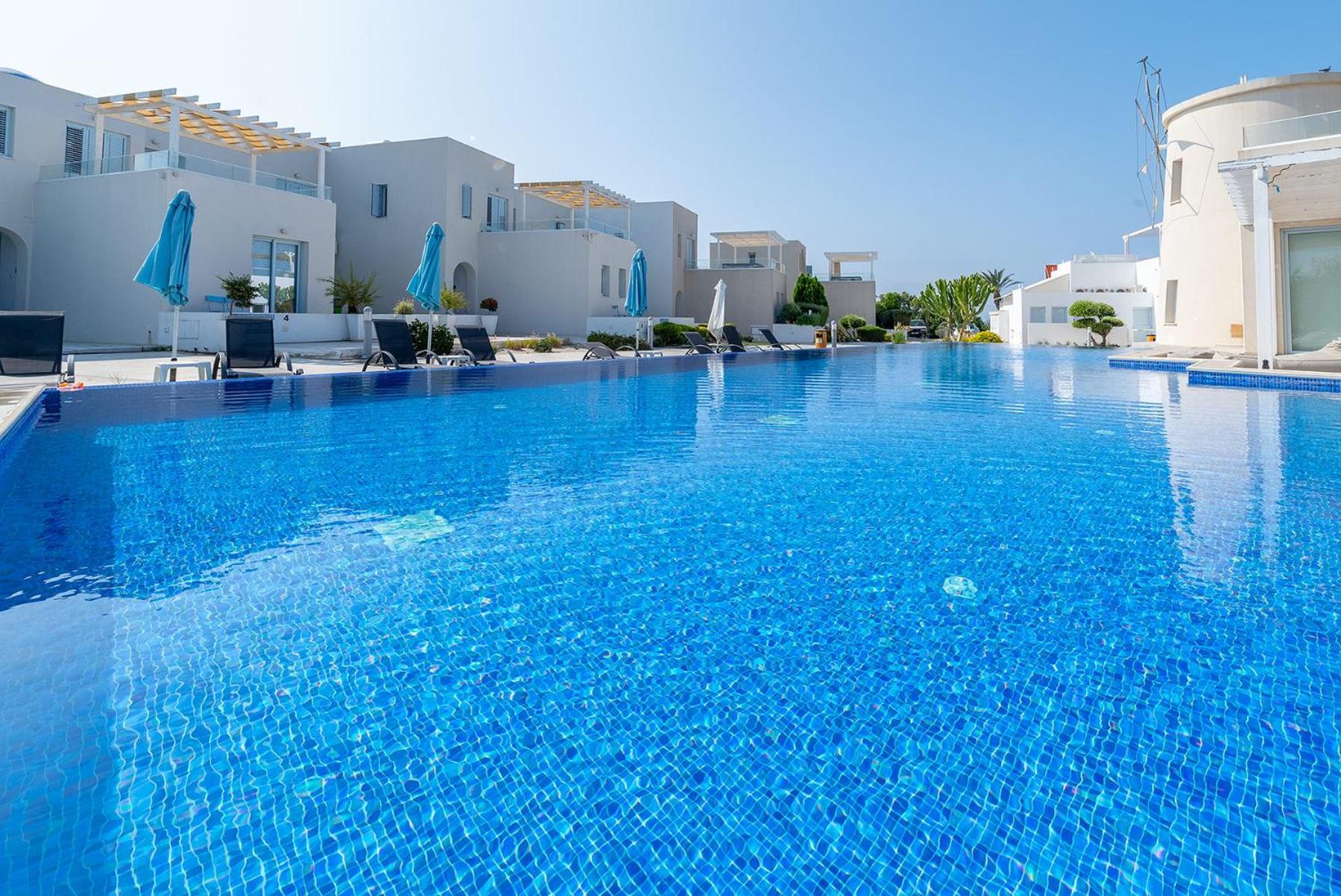 Blue Diamond Beach Villas Paphos Bagian luar foto