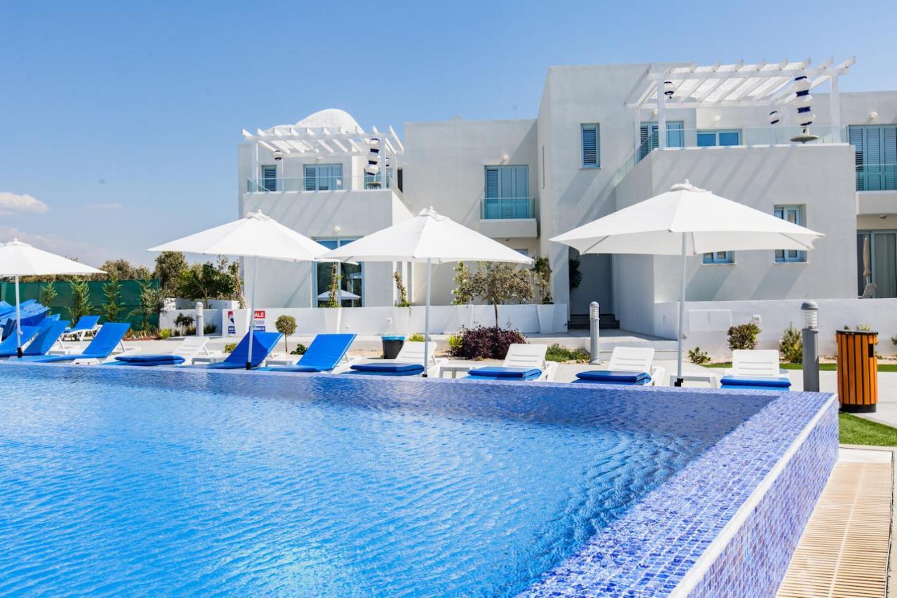 Blue Diamond Beach Villas Paphos Bagian luar foto